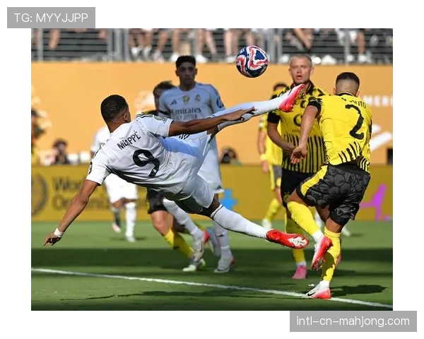 特写:业余联赛兴起“欧冠战术模仿热”,高位压迫成训练课标配 特写:业余联赛兴起“欧冠战术模仿热”,高位压迫成训练课标配